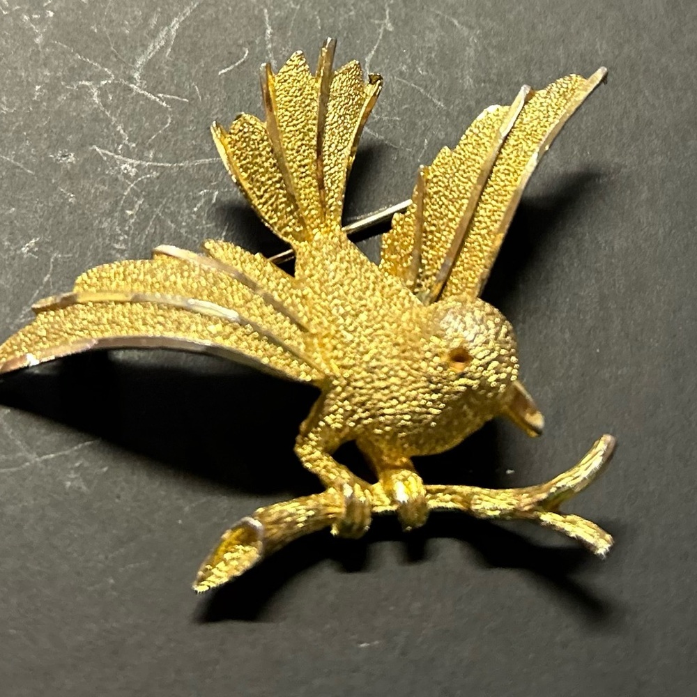 Vintage 1960’s Elegant Gold Colored Bird Brooch
